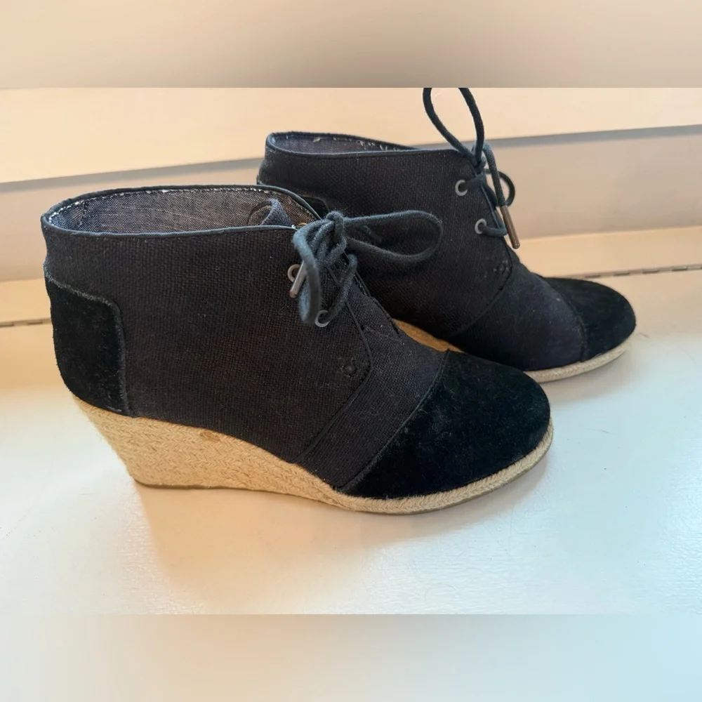 Toms chic black